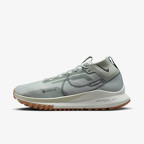 Green Nike React. Nike CA